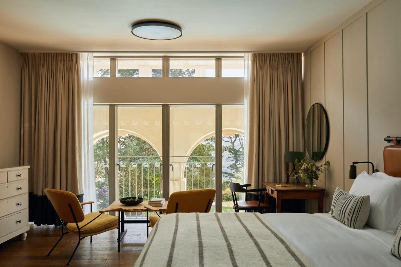 Hall Hotel 4*